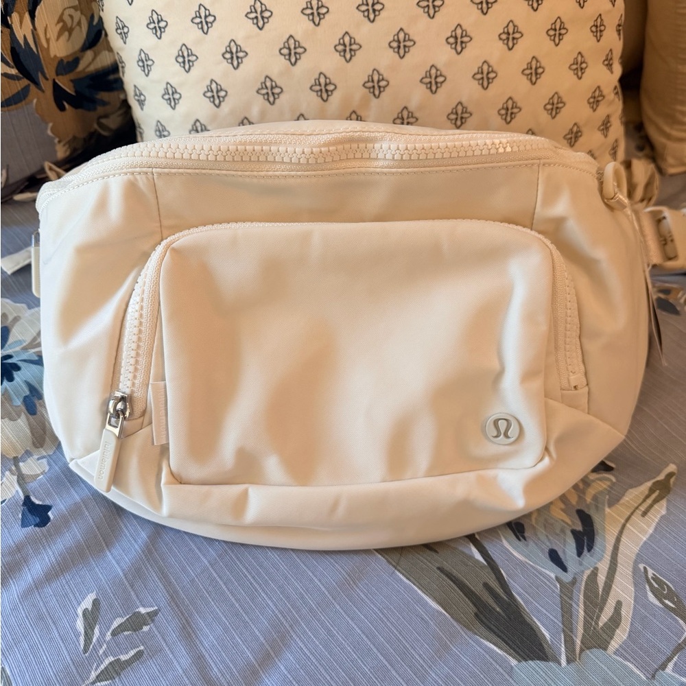 Lululemon XXL Belt Bag in Light Ivory NWT